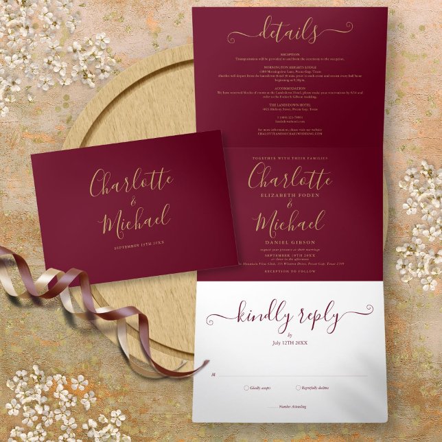 Burgundy Elegant Gold Script Foto Wedding Dreifach Gefaltete Einladung (Burgundy Elegant Gold Script Photo Wedding Tri-Fold Invitation)