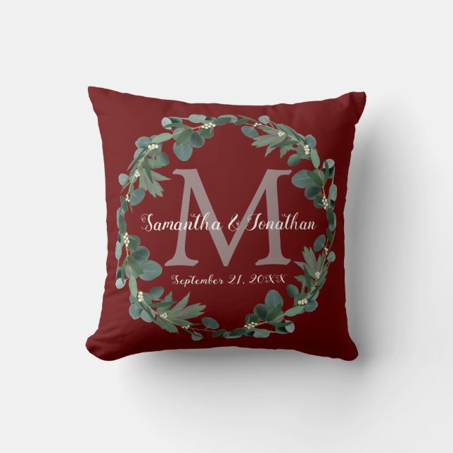Burgundy Eucalyptus Monogram Wedding Keepake Kissen (Vorderseite)