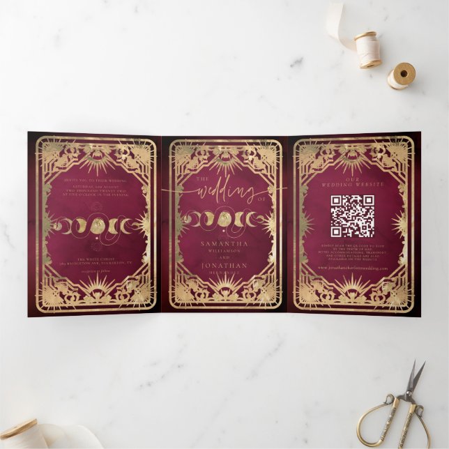 Burgundy & Faux Gold Tarot Celestial Wedding Dreifach Gefaltete Einladung (Innenseite)