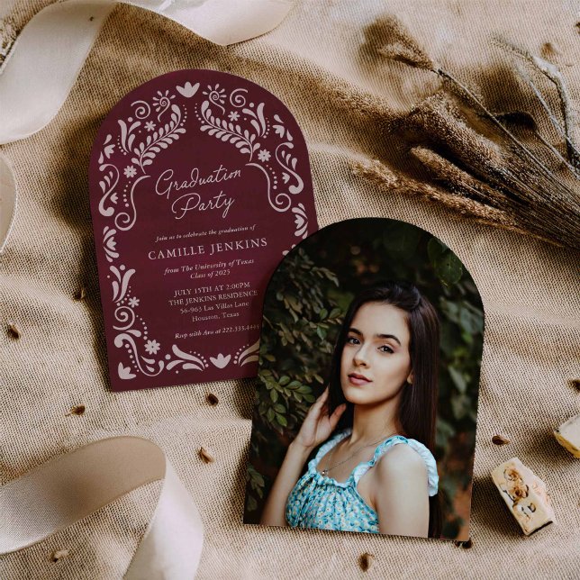 Burgundy Fiesta Graduation Party Arch Photo Einladung (Von Creator hochgeladen)