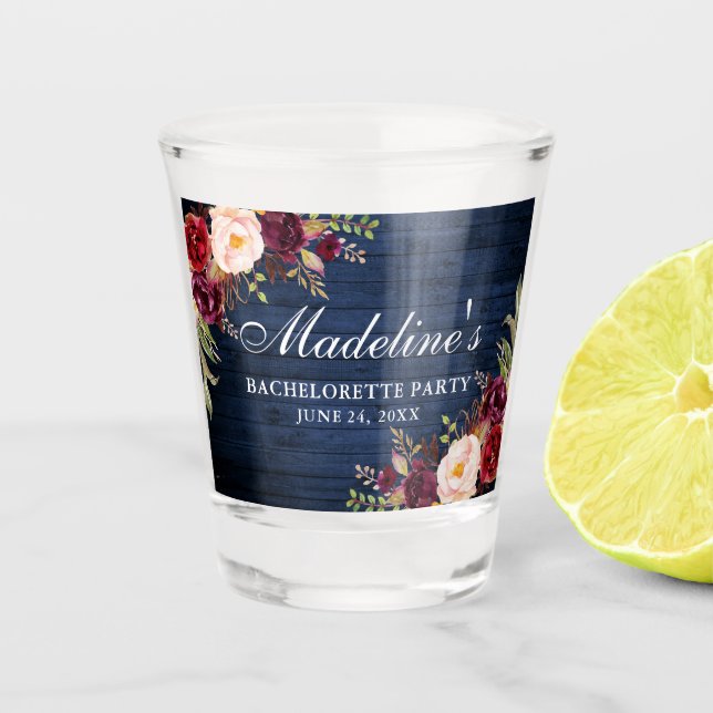 Burgundy Floral Blue Wood Junggeselinnen-Abschied Schnapsglas (Vorderseite)