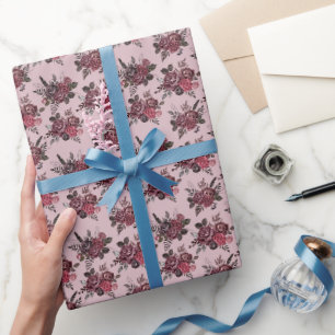 Burgundy Floral Bouquet auf Gray-Pink Geschenkpapier