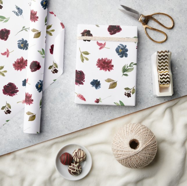 Burgundy Floral Elegante Rustikale Wasserfarbe Hüb Geschenkpapier (Kunsthandwerk)
