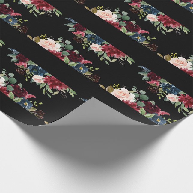 Burgundy Floral Elegantes Hübsches Wasser Geschenkpapier (Ecke)