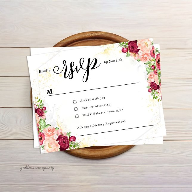 Burgundy Floral Gold Polygonal Geometric Wedding RSVP Karte (Burgundy Floral Gold Polygonal Geometric Wedding RSVP card)