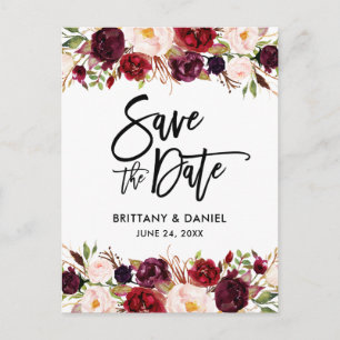 Burgundy Floral Modern Pinselschrift Save the Date Ankündigungspostkarte