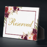 Burgundy Floral Wedding Gold Reservierte 12x18 Fotoplatte<br><div class="desc">Aquarellfarben florales Burgundy Marsala Gold Hochzeit Reserviert 12x18 Table Plaque - Burgundy Frame</div>