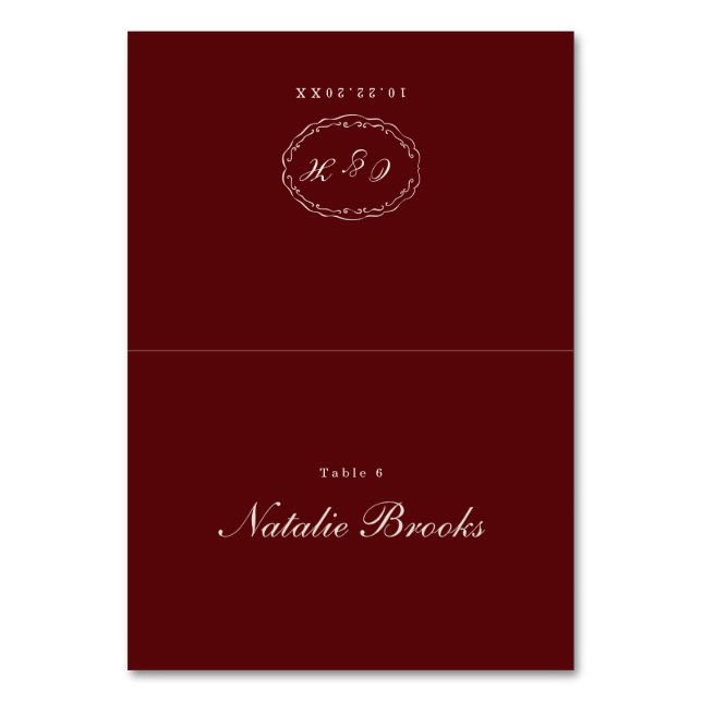 Burgundy Folded Wedding Place Card Tischnummer (Vorderseite)