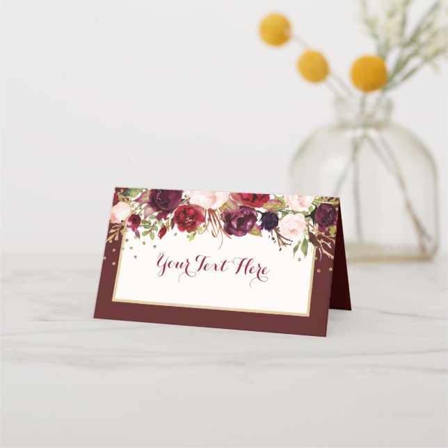 Burgundy Gold Confetti Floral Wedding Platzkarte (Vorderseite)