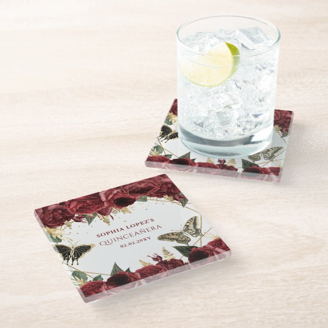 Burgundy Gold Floral Butterfliegen Quinceanera Glasuntersetzer (Schrägansicht)