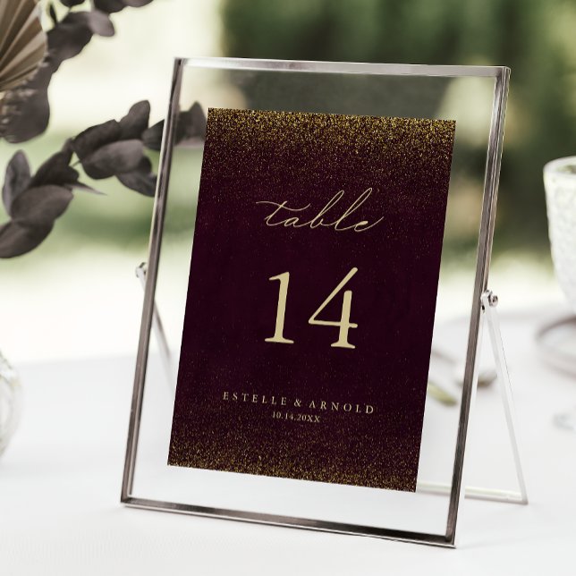 Burgundy Gold Glitzer Calligraphy Gold Wedding Tischnummer (Von Creator hochgeladen)