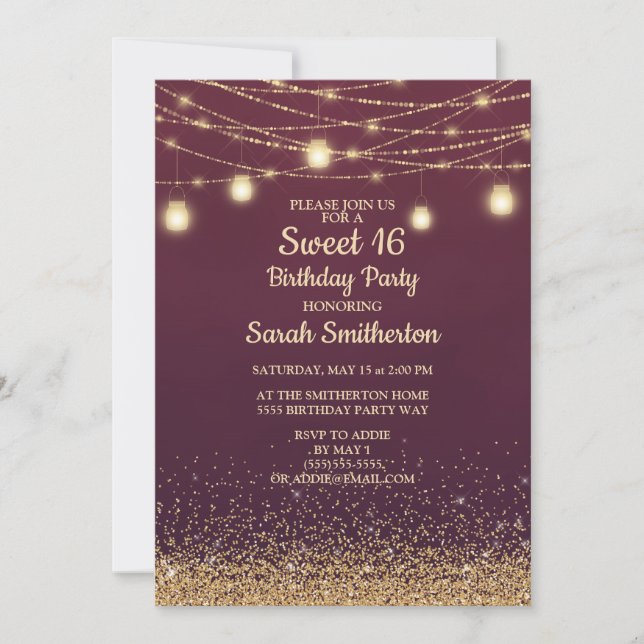 Burgundy Gold Glitzer String Lights Sweet 16 Einladung (Vorderseite)