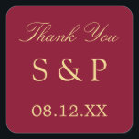 Burgundy Golden Beige Gastgeschenk Hochzeit Vielen Quadratischer Aufkleber<br><div class="desc">Burgundy Golden Beige Gastgeschenk Hochzeit Danke You Square Sticker,  bitte personalisieren Sie mit den Initialen des Paares und das Datum der Hochzeit,  mit der Online-Personalisierung Vorlage vor der Bestellung. Der Aufkleber ist in einem goldfarbenen Beige-Farbton (Imitat Gold / Gold) auf einem klassischen bordeauxfarbenen Hintergrund gehalten.</div>