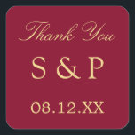 Burgundy Golden Beige Gastgeschenk Hochzeit Vielen Quadratischer Aufkleber<br><div class="desc">Burgundy Golden Beige Gastgeschenk Hochzeit Danke You Square Sticker,  bitte personalisieren Sie mit den Initialen des Paares und das Datum der Hochzeit,  mit der Online-Personalisierung Vorlage vor der Bestellung. Der Aufkleber ist in einem goldfarbenen Beige-Farbton (Imitat Gold / Gold) auf einem klassischen bordeauxfarbenen Hintergrund gehalten.</div>