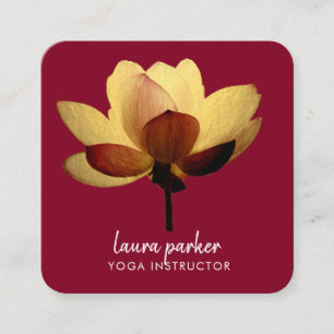 Burgundy Lotus Blume Yoga Instructor Wasserfarbe Quadratische Visitenkarte