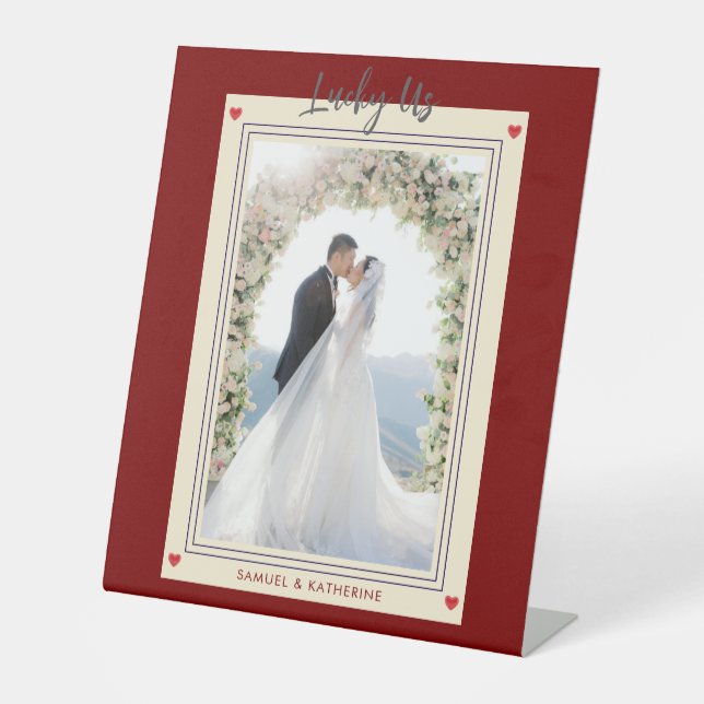 Burgundy Lucky Us Custom Photo Valentine's Day Sockelschild (Vorderseite)