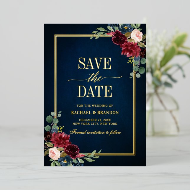 Burgundy Navy Floral Gold Rahmen Save the Date Folieneinladung (Stehend vorne)
