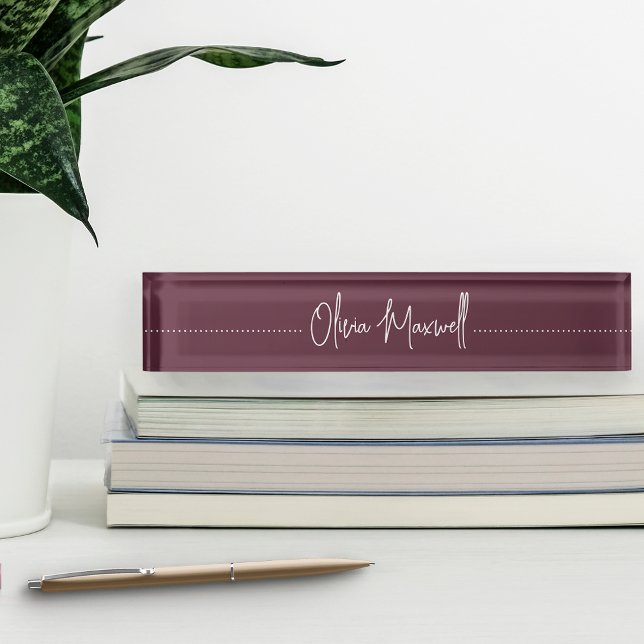 Burgundy Plum Sketched Curry Script Namensplakette (Von Creator hochgeladen)