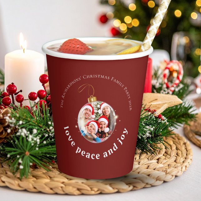 Burgundy Red Christmas Family Photo Love Peace Joy Pappbecher (Von Creator hochgeladen)