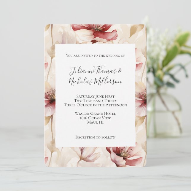 Burgundy Red Cream Floral Wedding Einladung (Stehend Vorderseite)