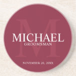 Burgundy Red Personalisiert Trauzeugen Getränkeuntersetzer<br><div class="desc">Fügen Sie Ihrer Hochzeit eine persönliche Touch mit personalisierten Trauzeugen Untersetzer hinzu. Dieser Untersetzer zeigt den Namen des personalisierten Trauzeugen mit dem Titel und dem Hochzeitstag in Weiß und Mono in hellbordeauxrot als Hintergrund,  im klassischen Serif-Schriftart,  auf bordeauxrotem Hintergrund. Auch perfekt für Trauzeuge,  Brautvater,  Ringträger und mehr.</div>
