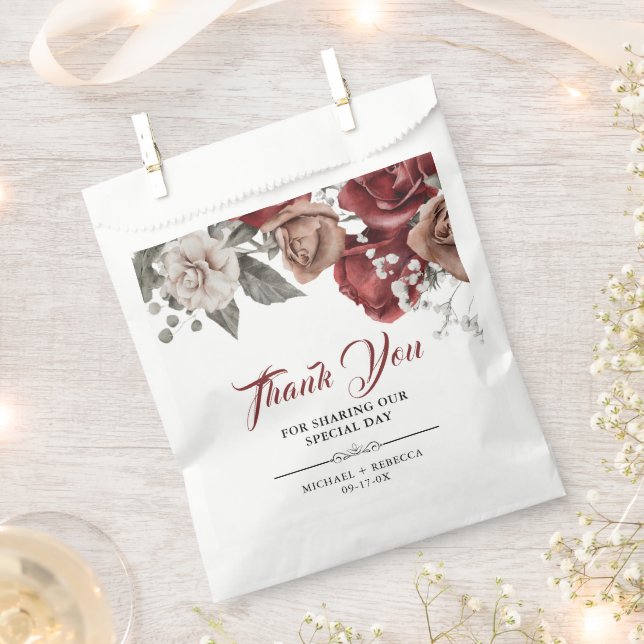 Burgundy Red Roses Floral Wedding Geschenktütchen (Ausgeschnitten)