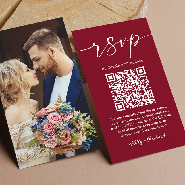 Burgundy Red Small Wedding RSVP Online QR Code Begleitkarte (Von Creator hochgeladen)