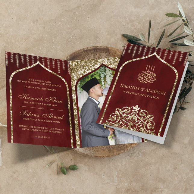 Burgundy Red Vintag Gold Islamic Arch Wedding Einladung (Von Creator hochgeladen)