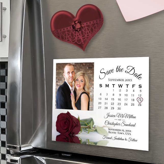 Burgundy Rose Calendar Foto Speichern Sie das Date Magneteinladung (Magnetic Back - Great for hanging on the fridge!)