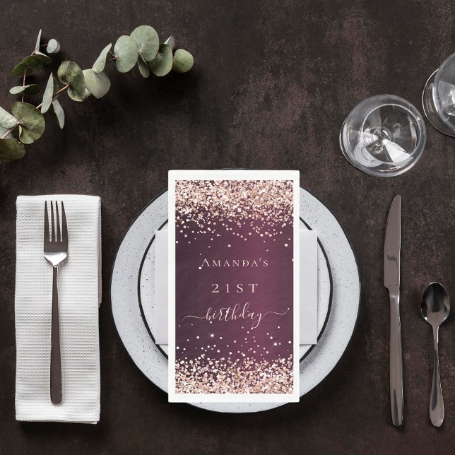 Burgundy Rose Goldene Namensskripte Geburtstag Serviette (Von Creator hochgeladen)