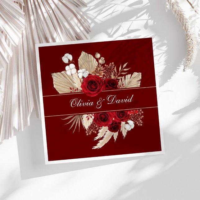 Burgundy Rose und Pampas Grass Wedding Napkins Serviette (Burgundy Roses and Pampas Grass Wedding Napkins on a sunny white table.)