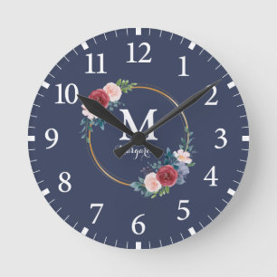 Burgundy Rose Wreath Custom Monogram & Name Runde Wanduhr
