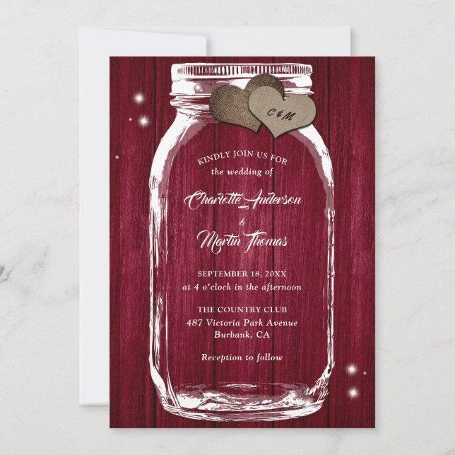 Burgundy Rustic Wood Hearts Mason Jar Wedding Einladung (Vorderseite)