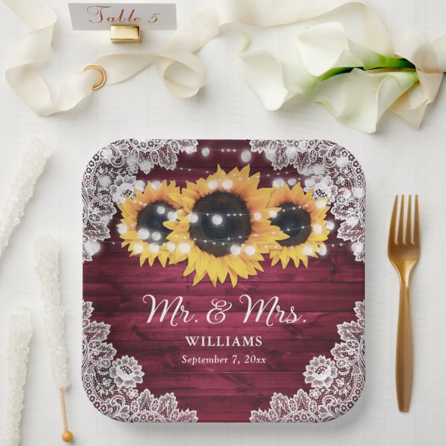 Burgundy Rustic Wood Lace Sunflower Wedding Pappteller (Hochzeit)