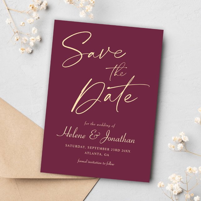 Burgundy Script Moderne Elegante Minimalistische H Save The Date (Burgundy Script Modern Elegant Minimalist Wedding Save The Date)
