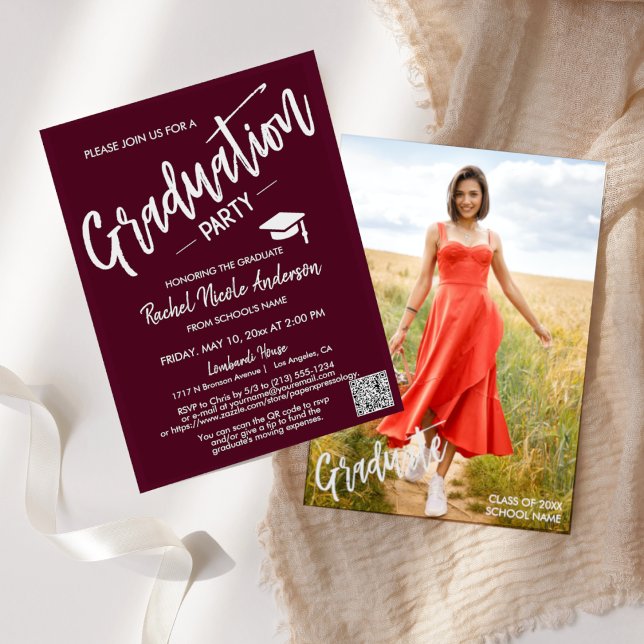 Burgundy Script QR Code Foto Graduation Party Einladung (Von Creator hochgeladen)