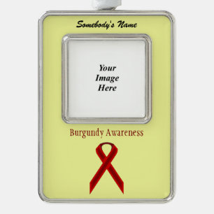 Burgundy Standard Rbn Tmpl(V-O) von Kenneth Yoncic Rahmen-Ornament Silber