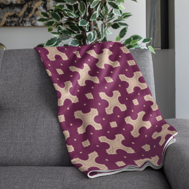 Burgundy und Cream Geometric Minimalistisch Patter Fleecedecke (Von Creator hochgeladen)