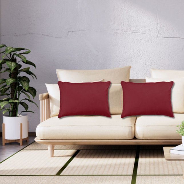 Burgundy Wein Schlichte Solid Color Jewel Tone Dekokissen (Solid-color burgundy wine throw pillows will add elegance and the richness of jewel tones.)