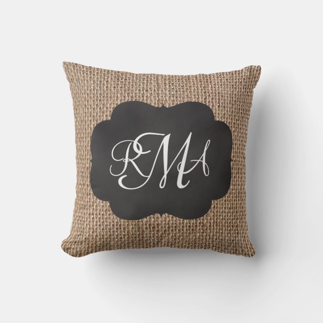 Burlap Chalkboard Look Triple Mit Monogramm Script Kissen (Vorderseite)