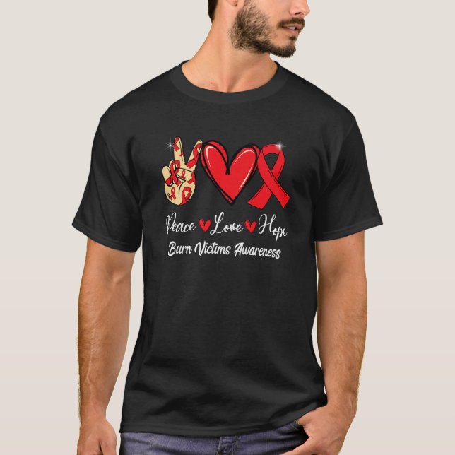 Burn Victims Awareness Peace Love Hope Red Ribbon T-Shirt (Vorderseite)