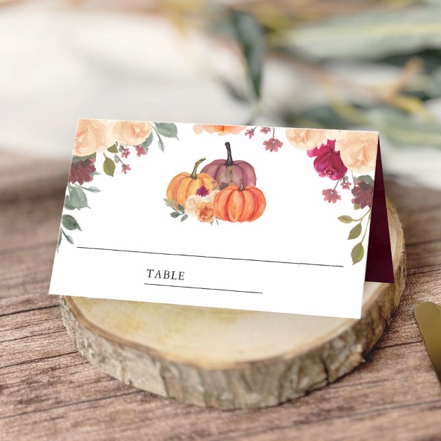 Burnt Orange Floral Pumpkin Burgundy Wedding Platzkarte (Von Creator hochgeladen)