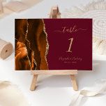 Burnt Orange Gold Agate Burgundy Wedding Tischnummer<br><div class="desc">Diese elegante moderne Hochzeitskarte besticht durch eine gelbe,  orangefarbene Tischnummer mit einem vergoldeten Imitat-Glitzer. Der anpassbare Text kombiniert goldfarbene Handschriften mit kursiven und kopperplate-Schriftart auf bordeauxfarbenem Hintergrund. Eine ideale Farbkombination für eine Hochzeit im Herbst.</div>
