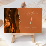Burnt Orange Gold Agate Wedding Tischnummer<br><div class="desc">Der links Rand dieser eleganten,  modernen Hochzeitskarte mit einer farbenfrohen,  orangefarbenen Tischnummer,  die mit einem vergoldeten Imitat-Glitzer bestickt ist. Der anpassbare Text kombiniert beige Handschrift,  kursiv und kopperplate Schriftart auf einem verbrannten orangen Hintergrund.</div>