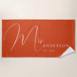 Burnt Orange Newlyweds Name Personalized Honeymoon Strandtuch<br><div class="desc">Celebrate your love in style with this personalized beach towel for adults, featuring the newlyweds' names in an elegant, modern design. Perfect for a honeymoon beach trip, anniversary getaway, or romantic vacation, this soft and vibrant towel is a must-have for couples who love to travel together. Designed with a bold...</div>
