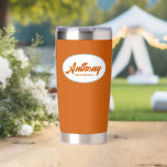 Burnt Orange Stylized Wedding Trauzeuge Thermobecher<br><div class="desc">Verschenken Sie Ihren Trauzeuge mit diesem personalisierten,  rostfreien Edelstahl,  Thermalwäscher mit seinem Namen in stilisierter Schrift in einem weißen ovalen Design. Hintergrund und Skript sind eine trendige,  verbrannte orange Farbe. Personalisieren Sie Ihren thermischen Schuster,  indem Sie den Namen des Trauzeugen mit dem gewünschten Namen bearbeiten und ersetzen.</div>