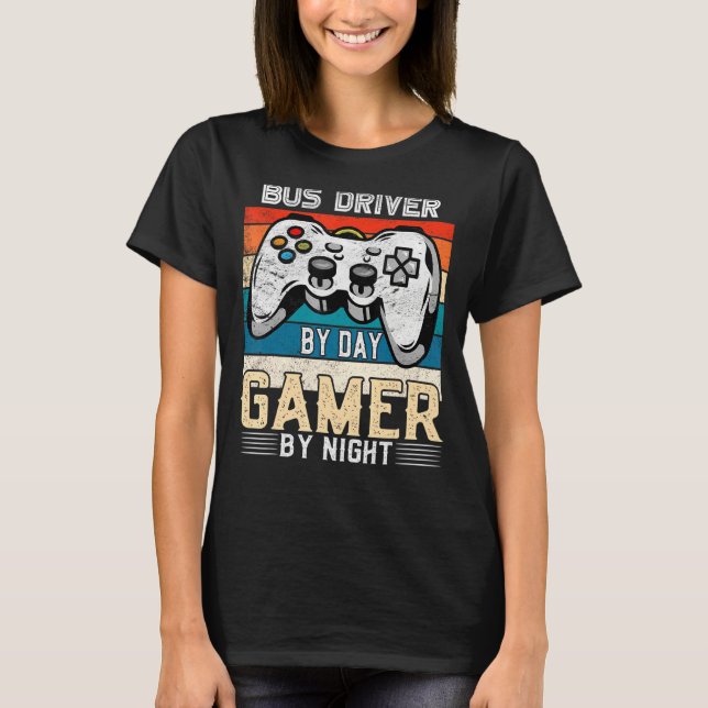 Bus driver by day gamer by night video gaming fans T-Shirt (Vorderseite)