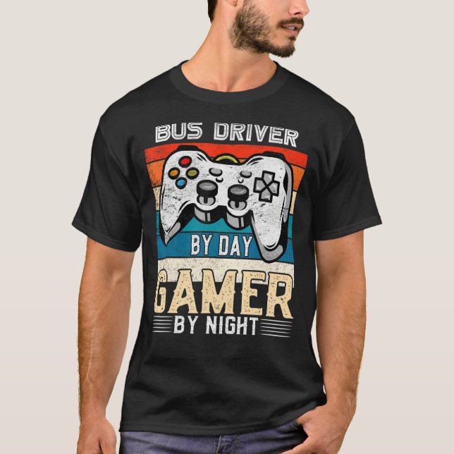 Bus driver by day gamer by night video gaming fans T-Shirt (Vorderseite)