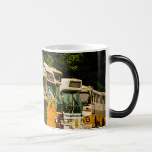 Bus-Friedhof Schwarz/Weiß 11 oz Morphing-Mug Verwandlungstasse