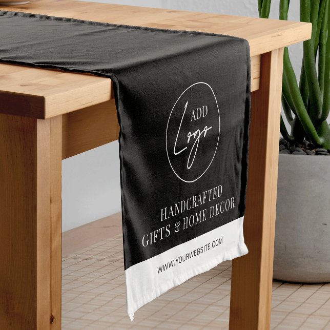Business Logo Company Branded Trade Show Black Kurzer Tischläufer (Minimalist business logo table runner in black and white)